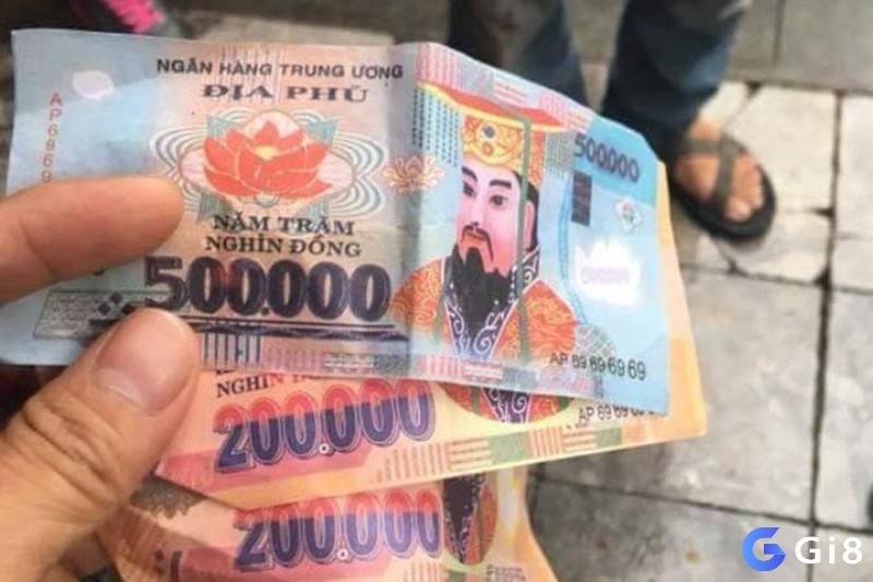 Giải mã giấc mơ được người khác cho tiền có cả dự báo cát và hung
