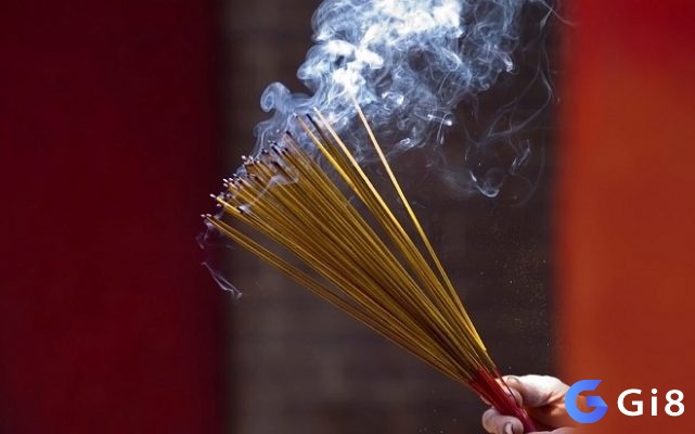 Giải mã giấc mơ thấy thắp hương chi tiết nhất