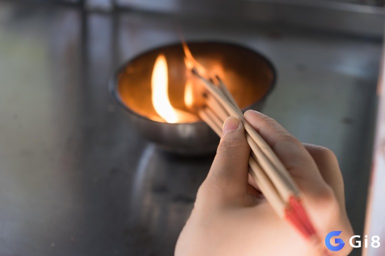 Mơ thấy thắp hương chứa đựng những ý nghĩa tâm linh đặc biệt