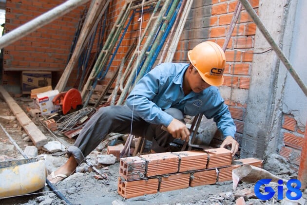 Giải mã giấc mộng ngủ mơ thấy làm phụ hồ đánh đề con gì