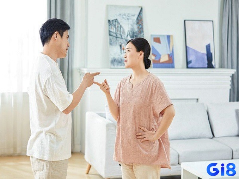 Trong văn hóa phương Đông, việc giải mã giấc mơ thấy bố mẹ cãi nhau thường được xem xét dưới góc độ tâm linh và số mệnh