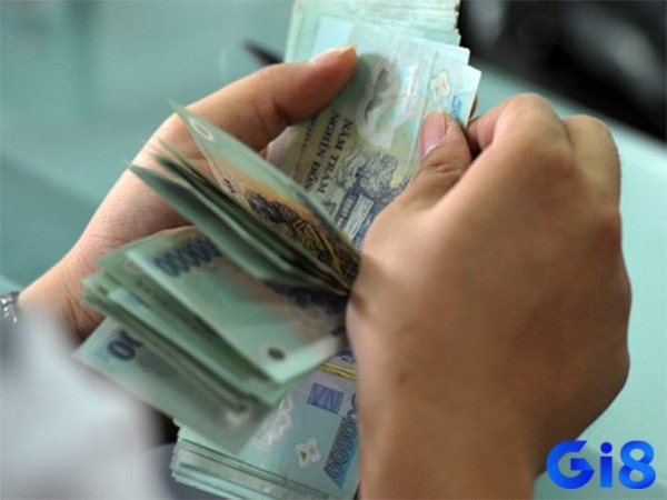 Mơ thấy cho tiền bạn bè chỉ ra rằng bạn đang cố gắng duy trì và củng cố mối quan hệ bạn bè